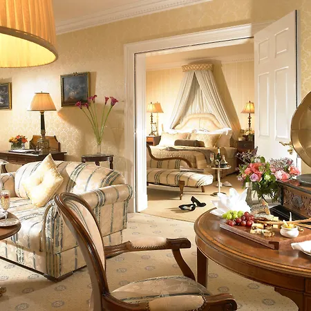 Hayfield Manor Ξενοδοχείο 5*