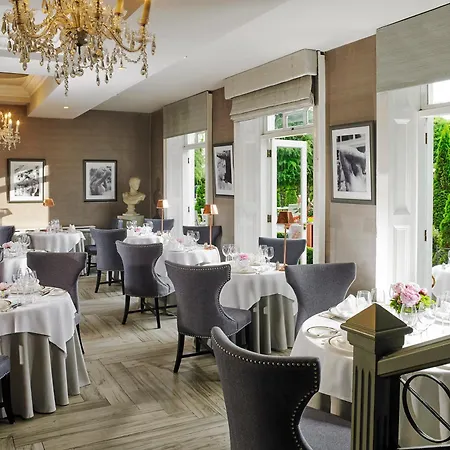 Hayfield Manor 5*