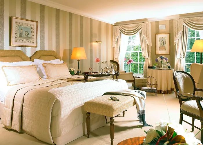 Hayfield Manor Отель