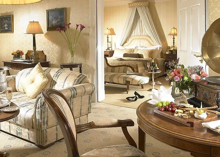 Отель Hayfield Manor 5*