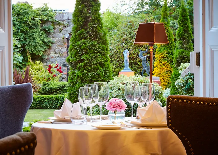 Отель Hayfield Manor 5*