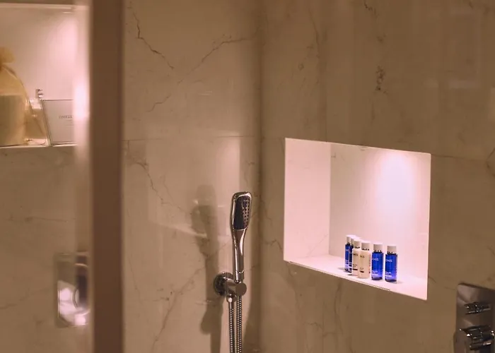 Hayfield Manor Отель