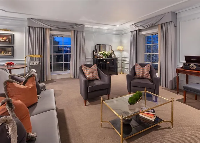 Hayfield Manor فندق