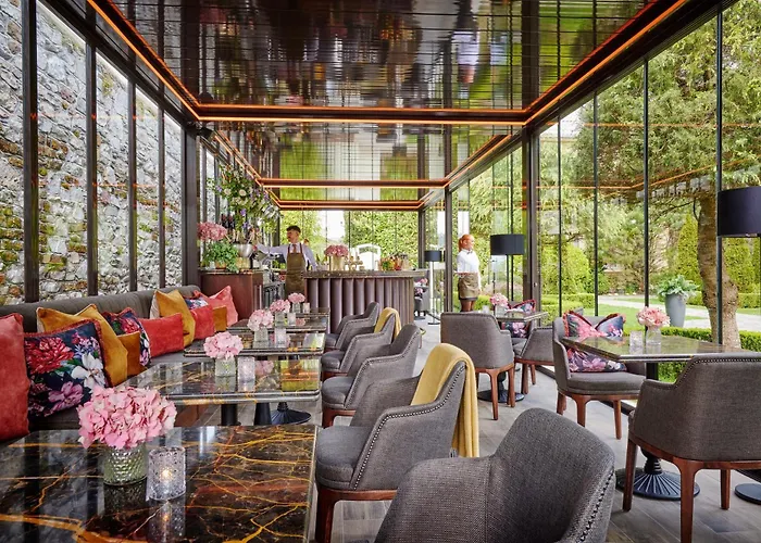 Отель Hayfield Manor 5*