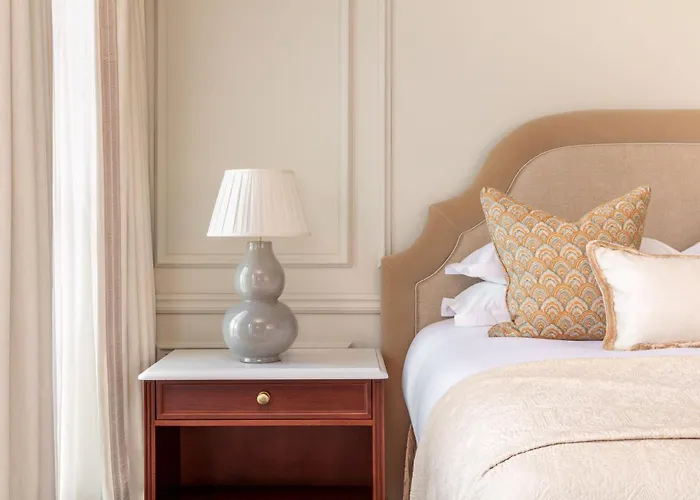 Hayfield Manor מלון 5*