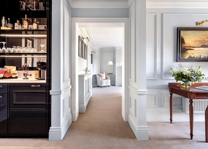 Hayfield Manor 5*